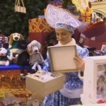 В Москве продают новогодние игрушки с танками и БТРами (фото)