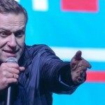 Навальный подает в суд на Путина