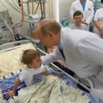 Путин в больнице начал целовать очередного мальчика