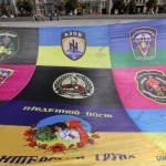 Прапор «Єдності армії і народу» развернули в Харькове волонтеры и участники АТО (фото дня)