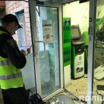 В Киеве в отделении ПриватБанка взорвали банкомат (фото)