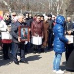 В оккупированном Луганске медиков согнали на «молебен» московских попов против коронавируса