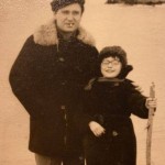Ольга Сумская показала архивное фото со старшей сестрой Натальей