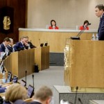 Зампред Госдумы посоветовал лечиться корой дуба вместо западных таблеток