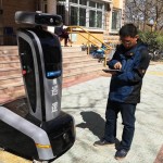 Роботы-охранники вышли на работу в одном из районов Пекина